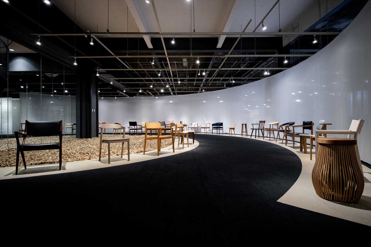 Asahikawa Chairs History 椅子で紐解く 旭川デザインの年 Adc Asahikawa Design Center