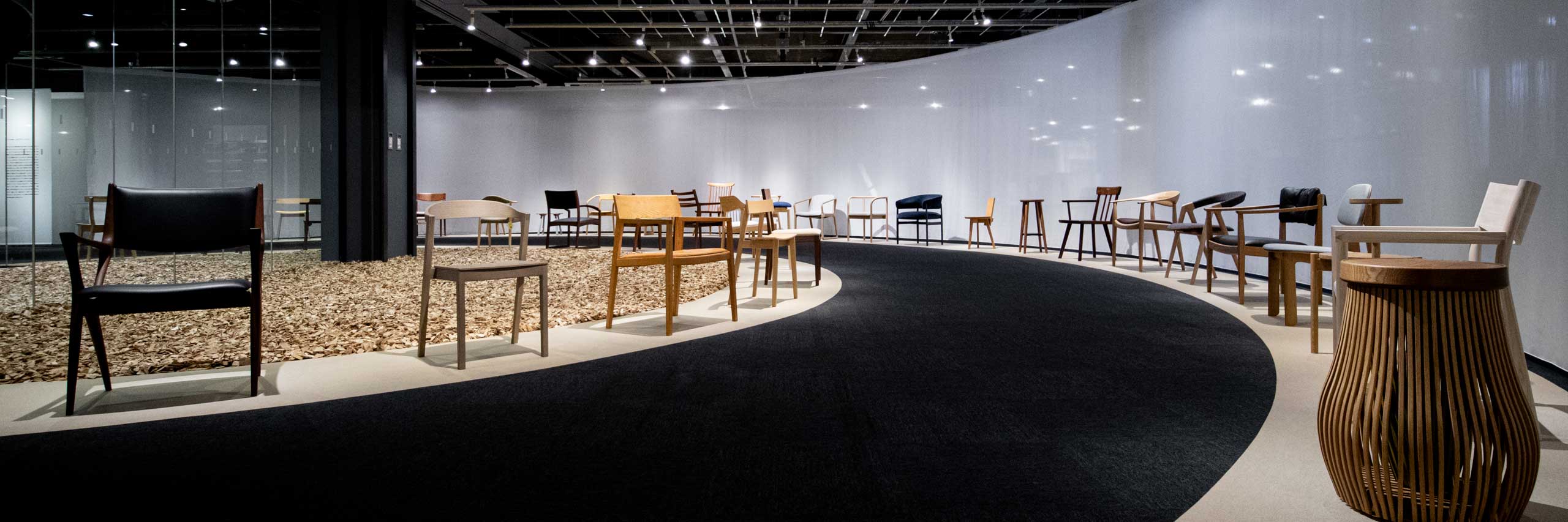 Seasonal Exhibition | ASAHIKAWA CHAIRS HISTORY – 20 years of Asahikawa design unraveling with a chair.